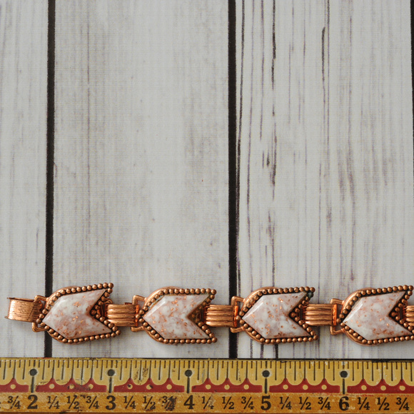 SOLD vintage copper arrow confetti cab bracelet - Picture 2 of 8
